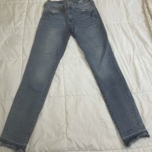 Old navy rockstar blue jeans with distressed hem, size 4 Regular